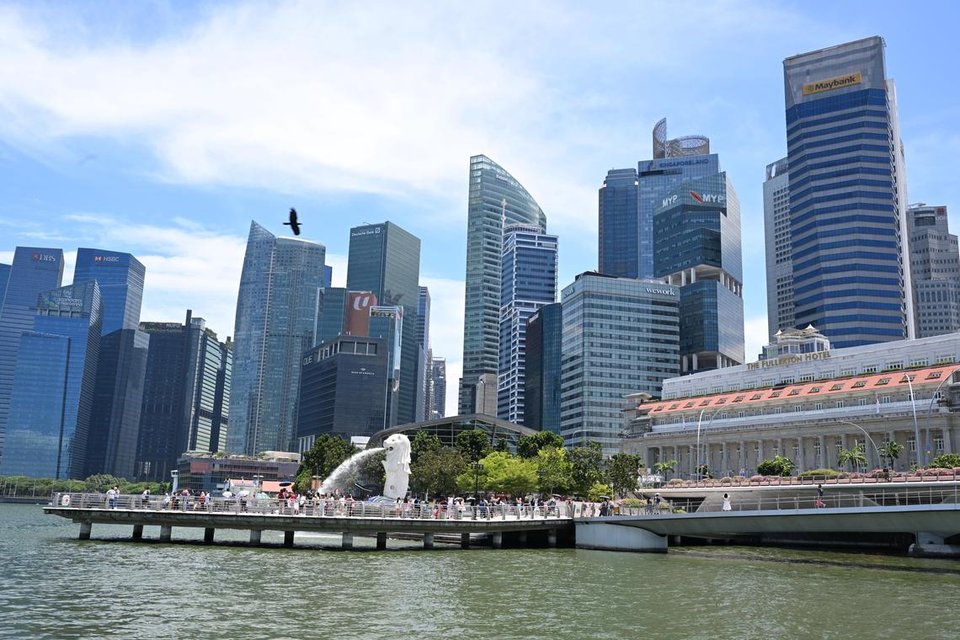 MTI warned that new tariffs could lead to a renewed spike in economic uncertainty, and cause businesses to suspend hiring and households to pull back on spending.  ST PHOTO: CHONG JUN LIANG