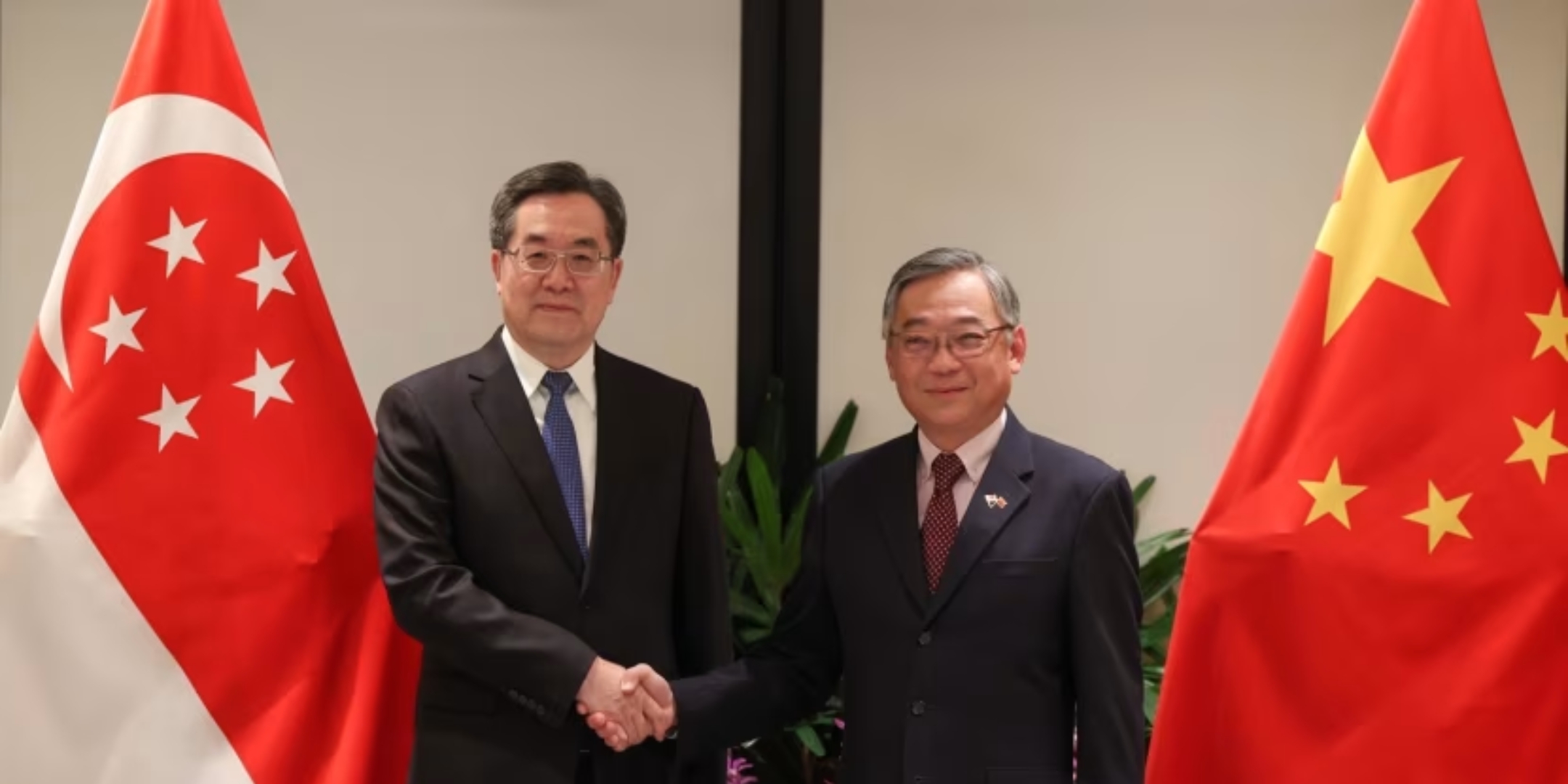 Singapore and Chinese Ministers Sign Agreement